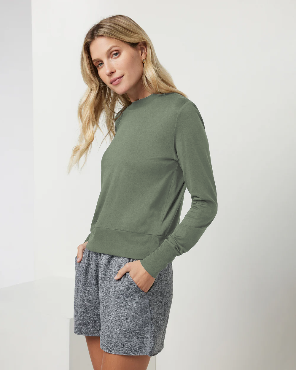 Women's Yoga Crew Top Pomelo image 1
